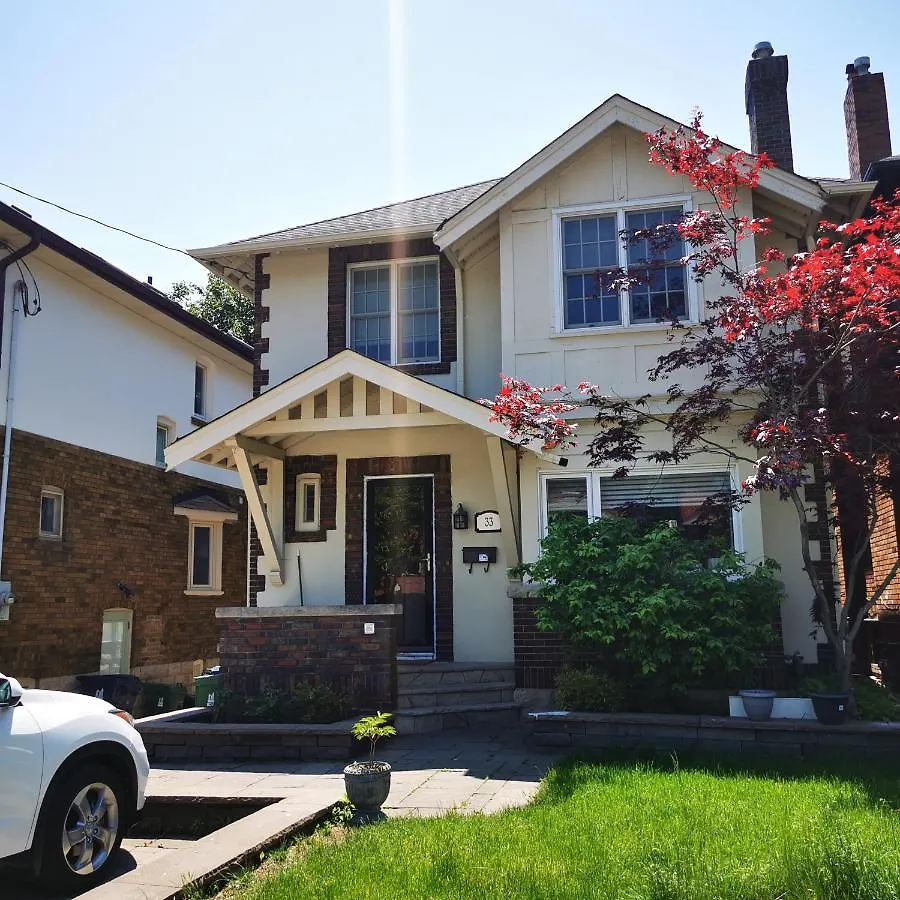 Spacious Room In Midtown Toronto Homestay