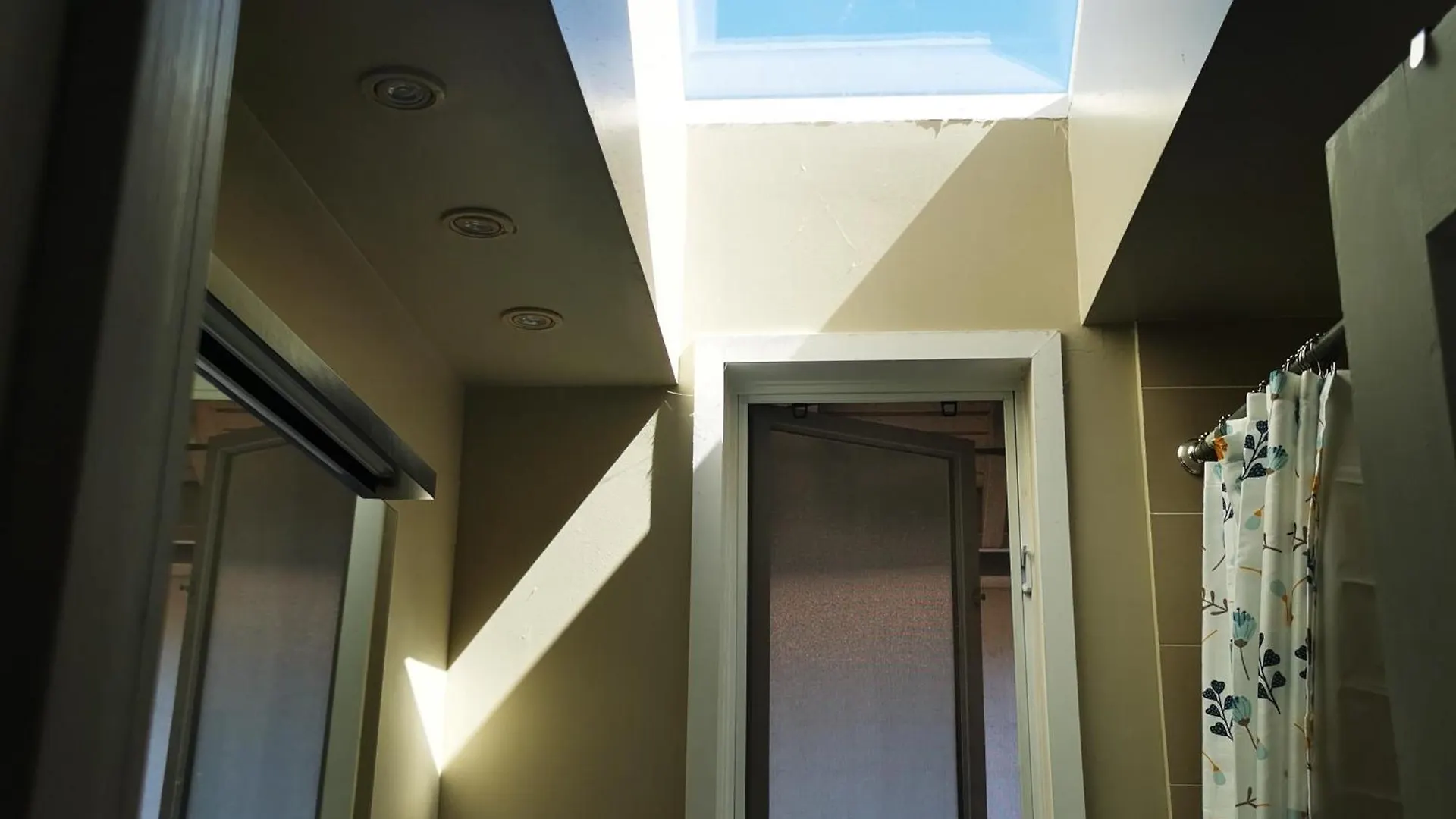 Spacious Room In Midtown Toronto Homestay